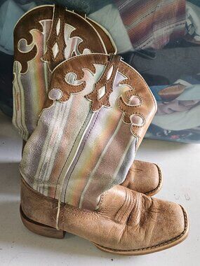 Youth Justin pastel stripes boots, size 5B